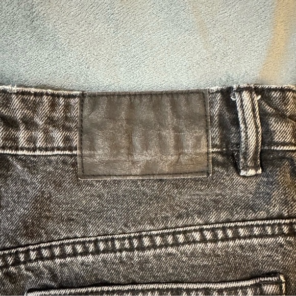 Zara Denim Jean Shorts

#1061 - Picture 7 of 8
